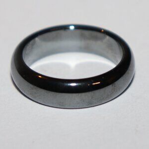 Natural Hematite Ring – Size 8.5 Cool Shine · Smooth Finish · Subtle Drama